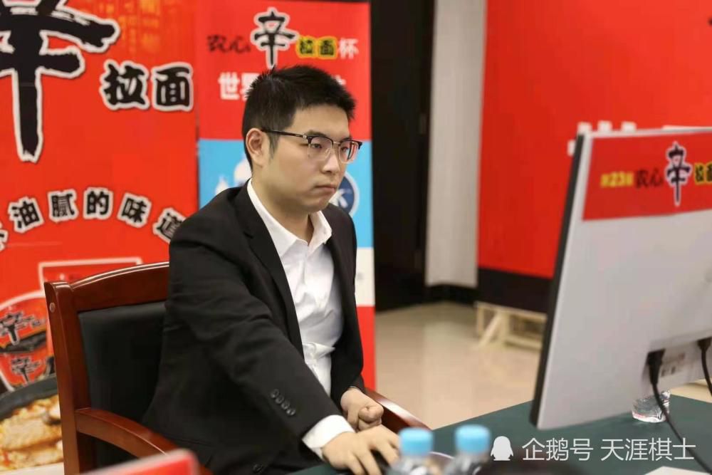 奥斯梅恩和那不勒斯的合同2025年夏天到期，他本赛季为那不勒斯出场11次，贡献了6个进球和2次助攻。